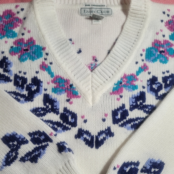 Izod Vintage 80's/90s Hand Embroidered Sweater - Picture 2 of 7